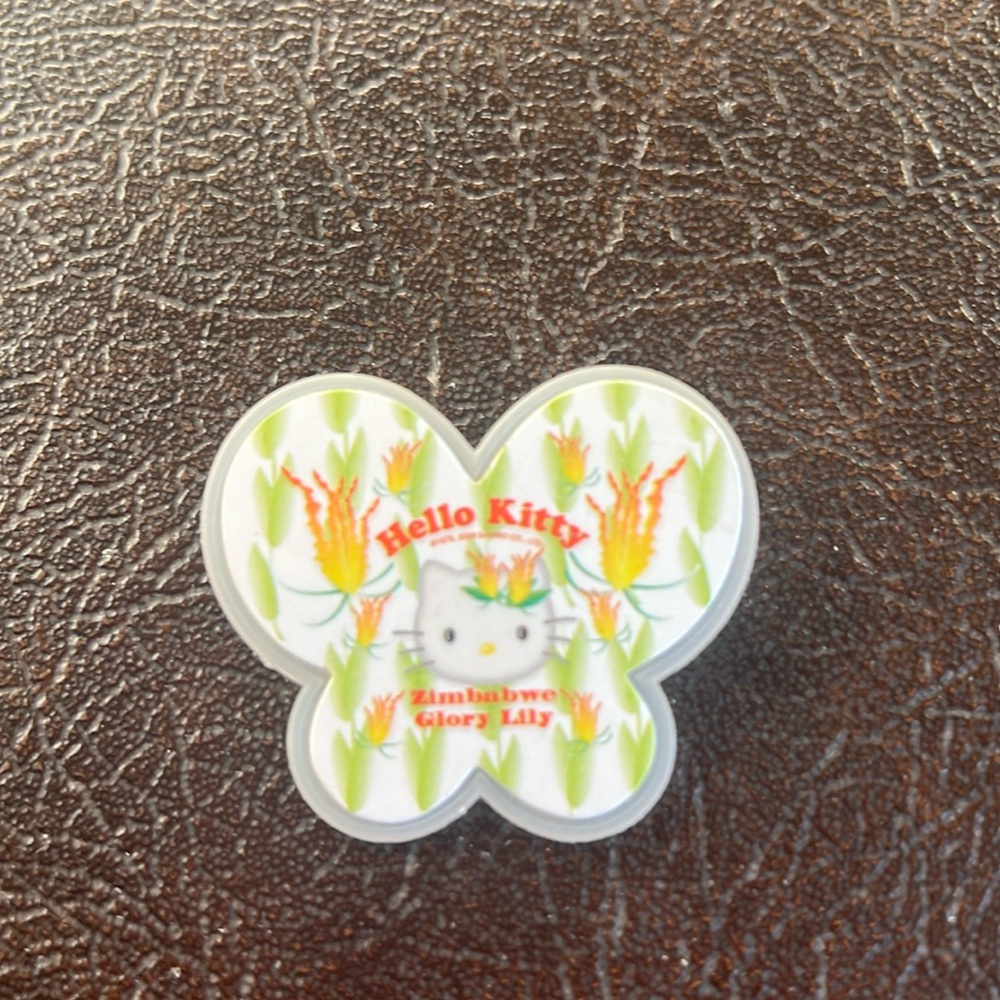 Hello kitty pin